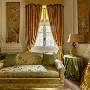Belle Epoque Style Entire Floor On The Sofisticated Avenue Of The Apartament *
