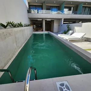 Aventura 204 *