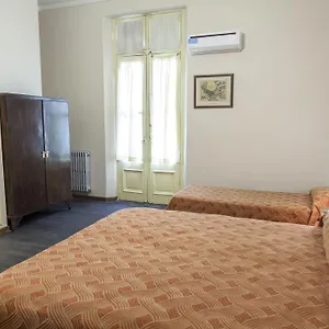 Hotel Reina Buenos Aires